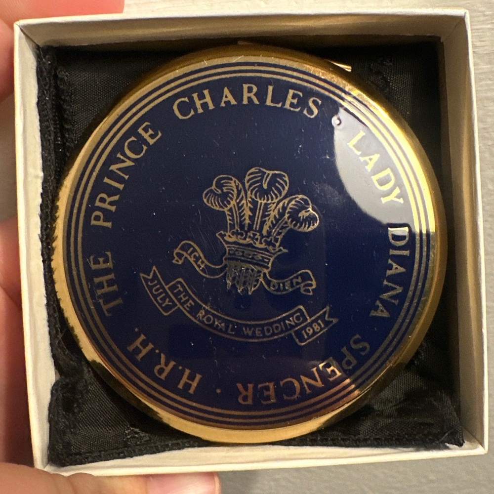 Stratton Royal Wedding Edition Compact 1981